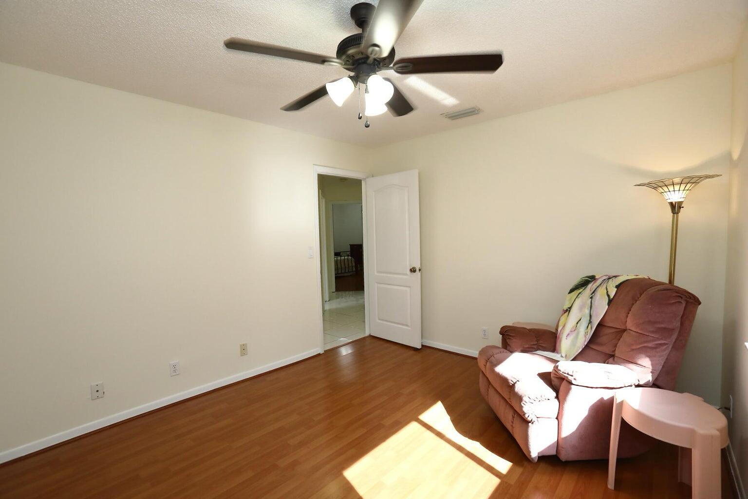 SELIGMAN-KIA ACRES - Residential