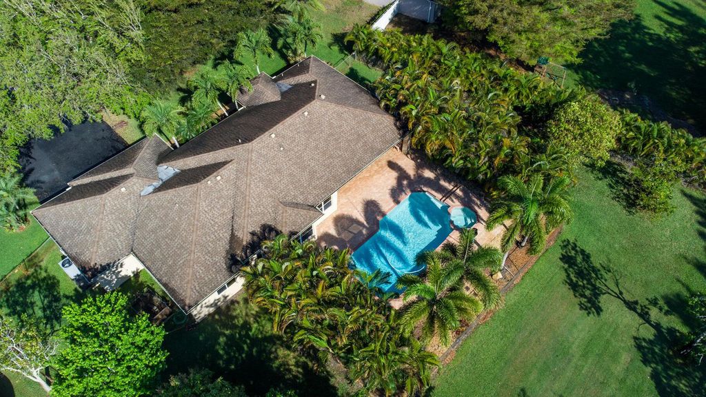 Photo of 5330 SW 199th Avenue, Pembroke Pines, FL 33332 (MLS # B26006774)