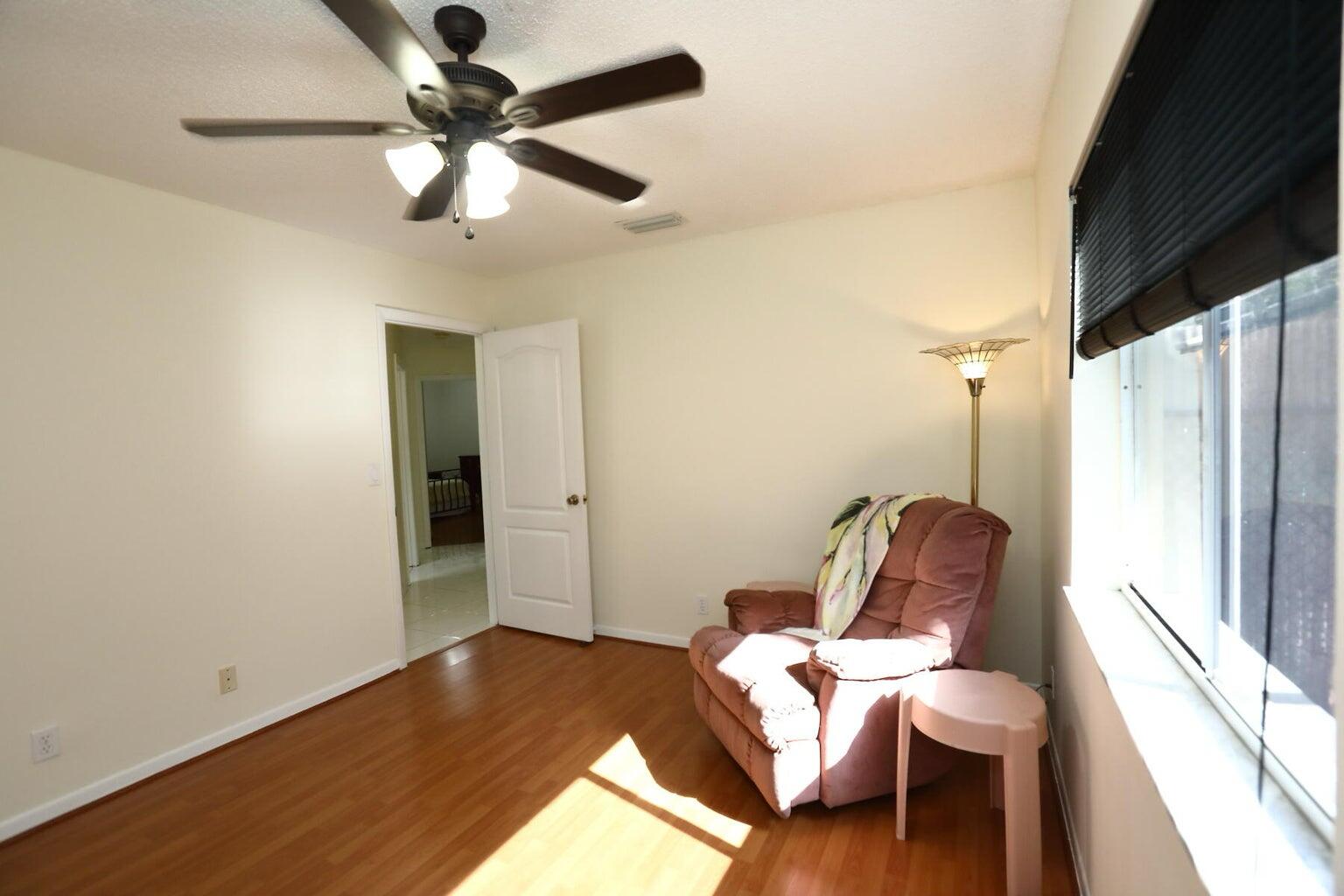 SELIGMAN-KIA ACRES - Residential