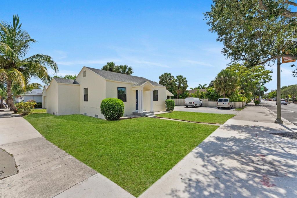 Photo of 1420 Lake Avenue, Lake Worth Beach, FL 33460 (MLS # R11099805)