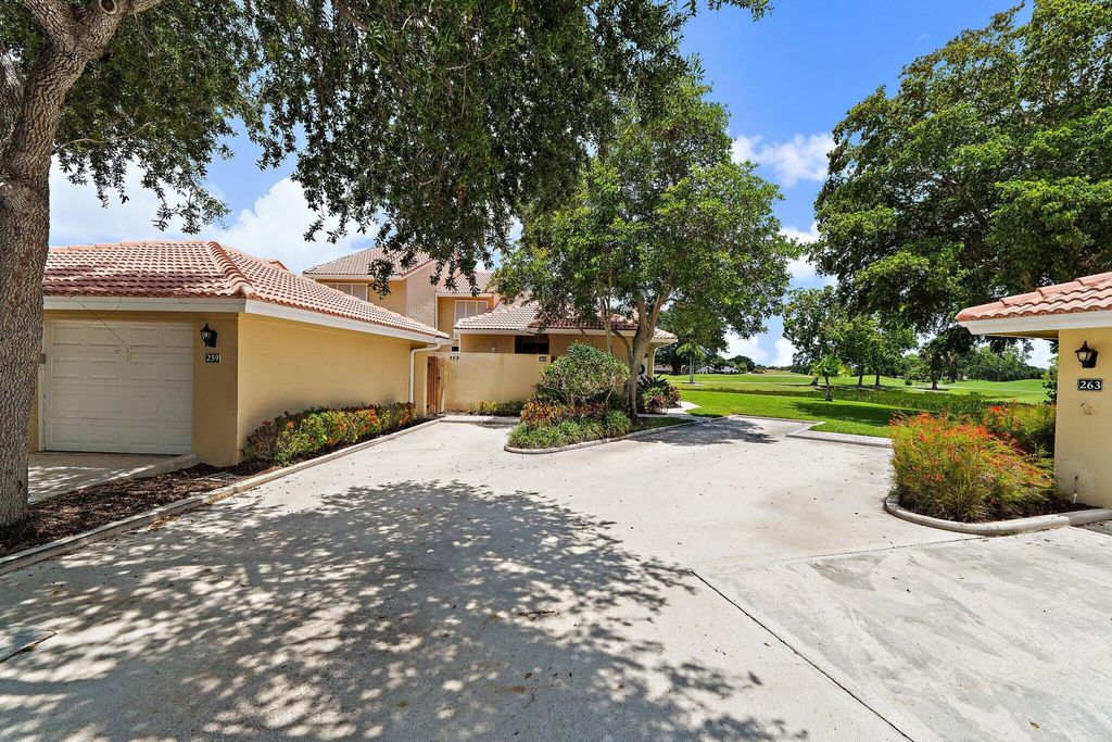 Photo of 261 Old Meadow Way, Palm Beach Gardens, FL 33418 (MLS # B26043524)