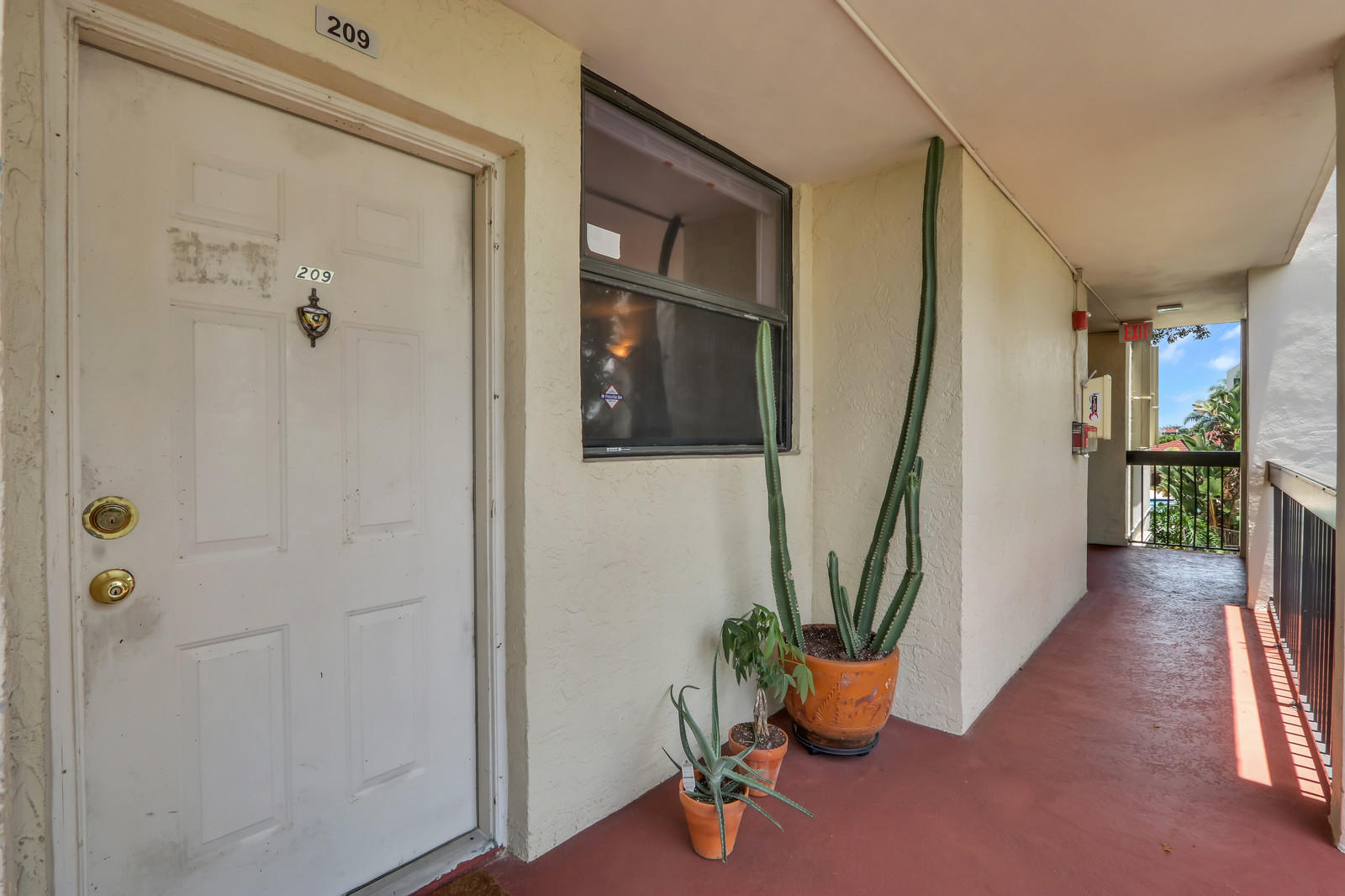 LAKE EMERALD 6 CONDO - Residential Lease