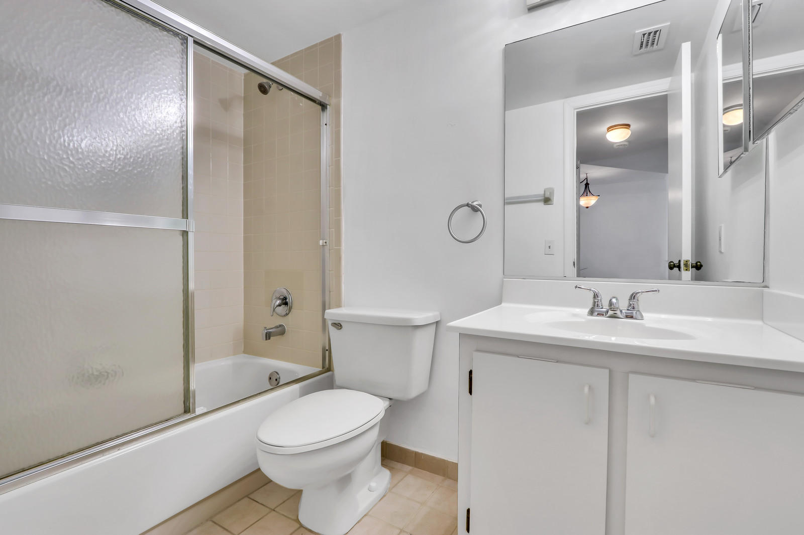 LAKE EMERALD 6 CONDO - Residential Lease