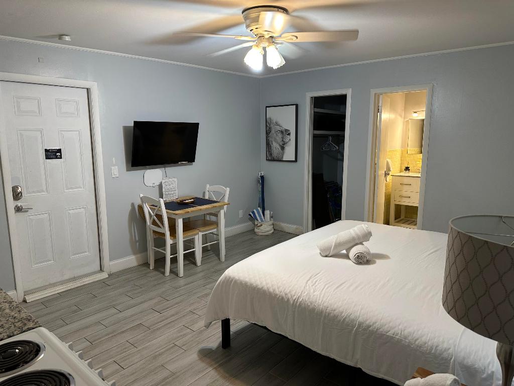 PALM BEACH SHORES - Residential Lease