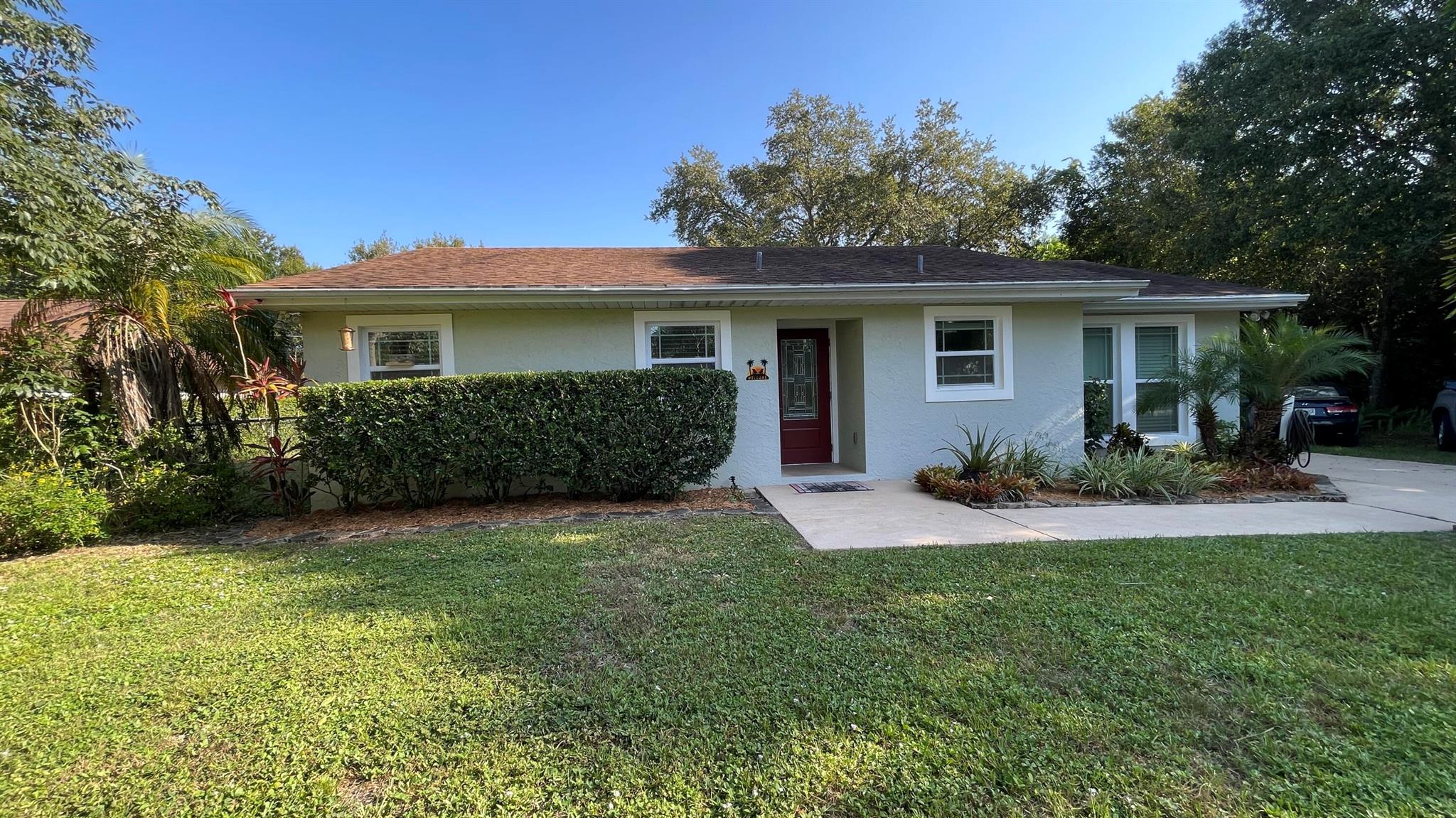 Perfect Location! This gorgeous property is ready for you to move in. Spacious and private house with fenced yard, outdoor bonfire, granite countertops, and more Full-size washer & dryer inside. Close to Fort Pierce & Vero Beach Beaches, Parks, Vero Beach Regional Airport and more...