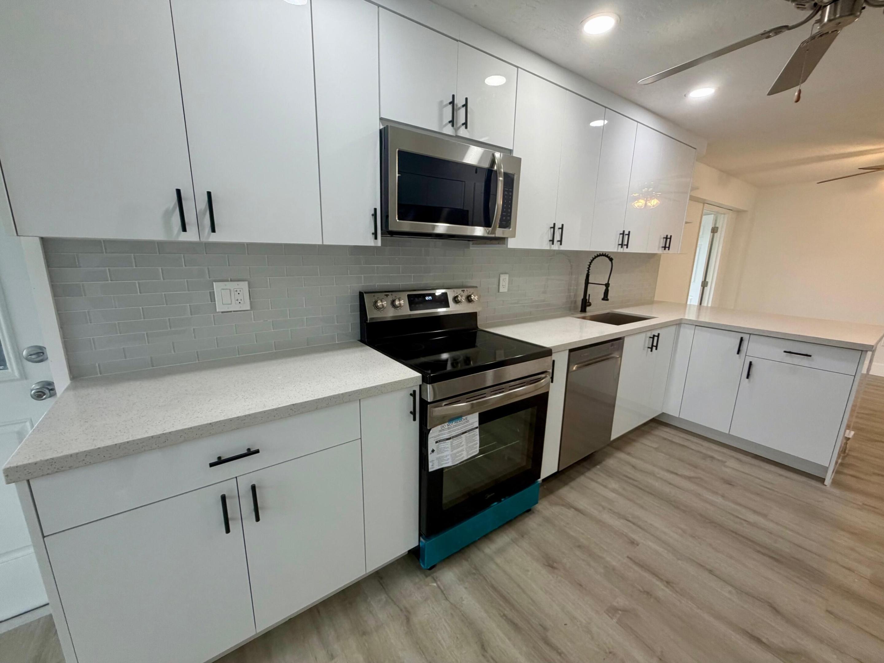 SUNRISE GOLF VILLAGE SEC 19 - Residential Lease