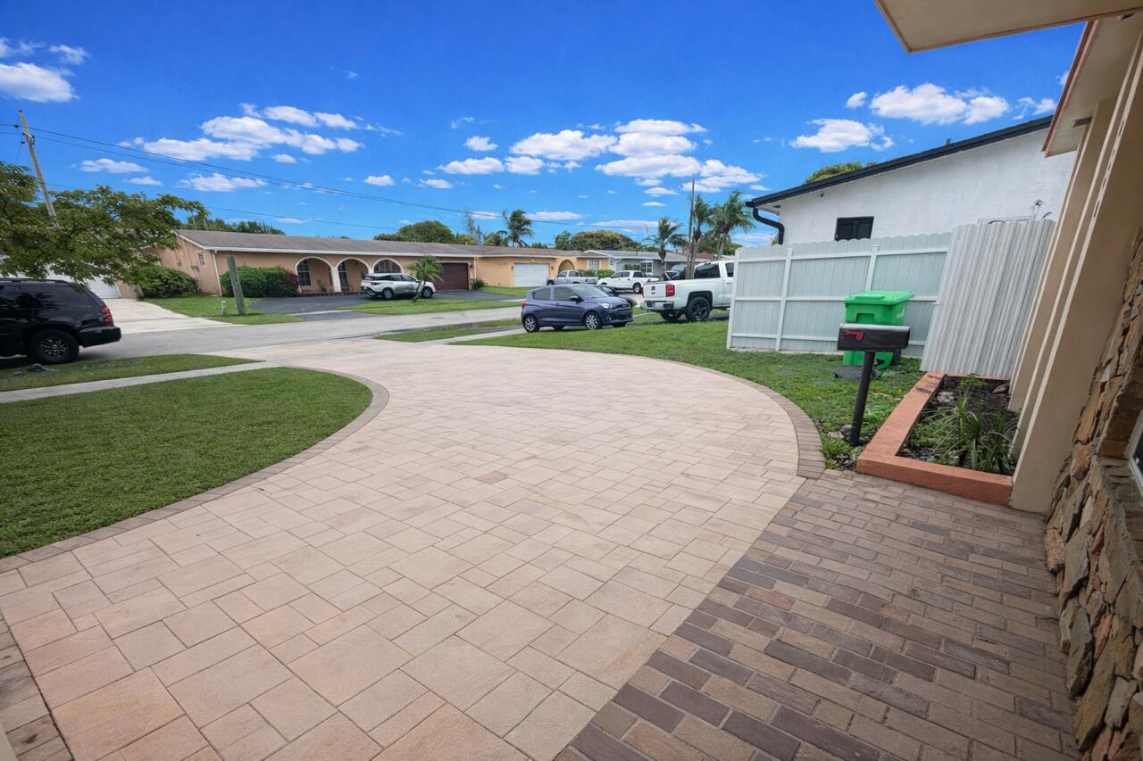 SUNRISE GOLF VILLAGE SEC 19 - Residential Lease