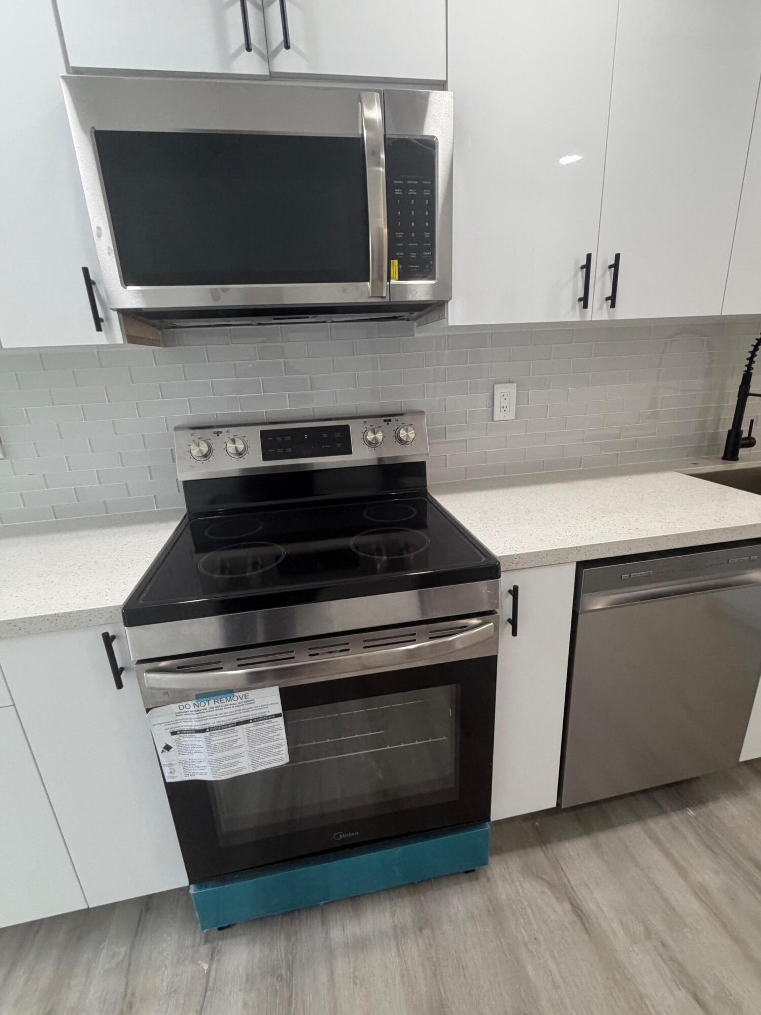 SUNRISE GOLF VILLAGE SEC 19 - Residential Lease