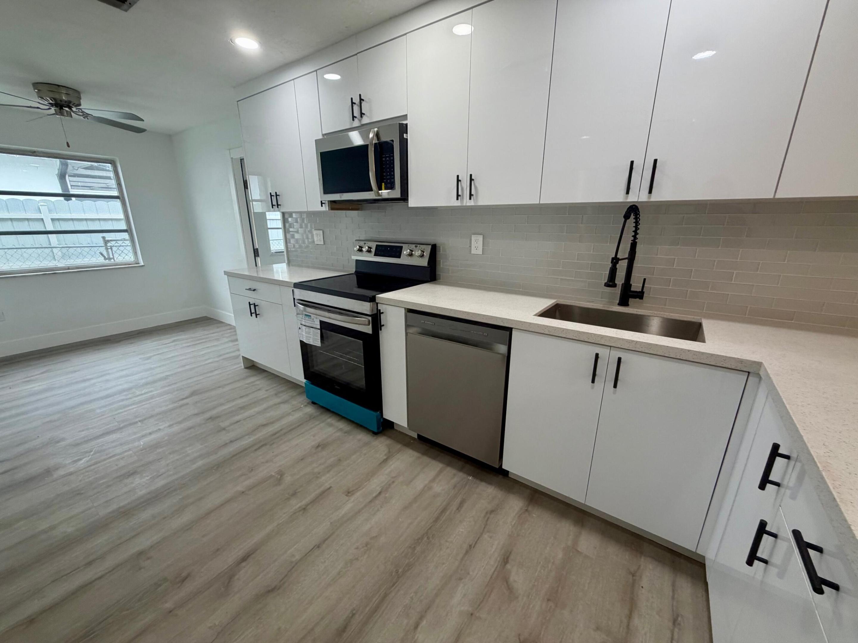 SUNRISE GOLF VILLAGE SEC 19 - Residential Lease