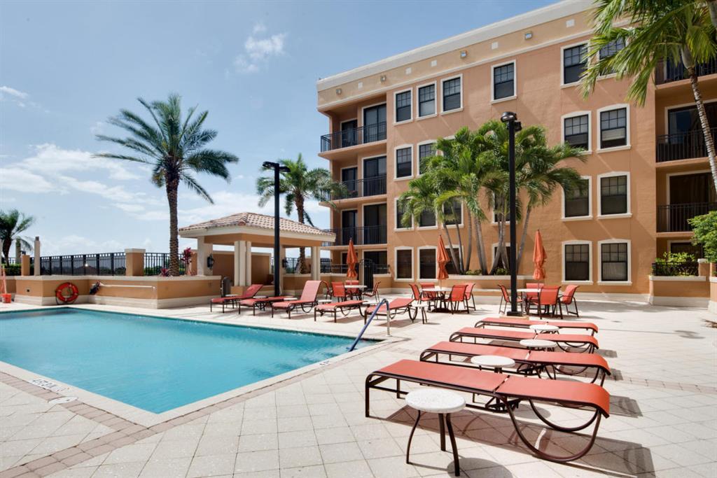 ANNUAL OR SEASONAL!!TOP FLOOR FULLY FURNISHED LOFT LOCATED IN THE HEART OF DOWNTOWN AND 0.8 MILE TO THE BEACH. SEASONAL INCLUDES ALL UTILITIES. ANNUAL INCLUDES WATER AND CABLE.MAGNIFICENT VIEWS FROM PENTHOUSE BALCONY OVERLOOKING EXCITING LAKE AVENUE, THE INTRACOASTAL AND THE OCEAN! JUST BRING YOUR TOOTHBRUSH! THIS SPACIOUS STUDIO CONDO FEATURES BEAUTIFUL WOOD FLOORING,GRANITE. BRING YOUR TOOTHBRUSH AND BATHING SUIT! ENJOY COOKING IN YOUR FULLY FUNCTIONAL KITCHEN OR SIMPLY WALK TO TASTY RESTAURANTS. THIS RARE RENTAL EVEN INCLUDES 2 BICYCLES! 0.8 MILE TO THE BEACH!!!! LANDLORD MOTIVATED!,STAINLESS STEAL APPLIANCES. HEATED COURTYARD POOL ON 3RD FLOOR. COVERED AND SECURE GARAGE PARKING!