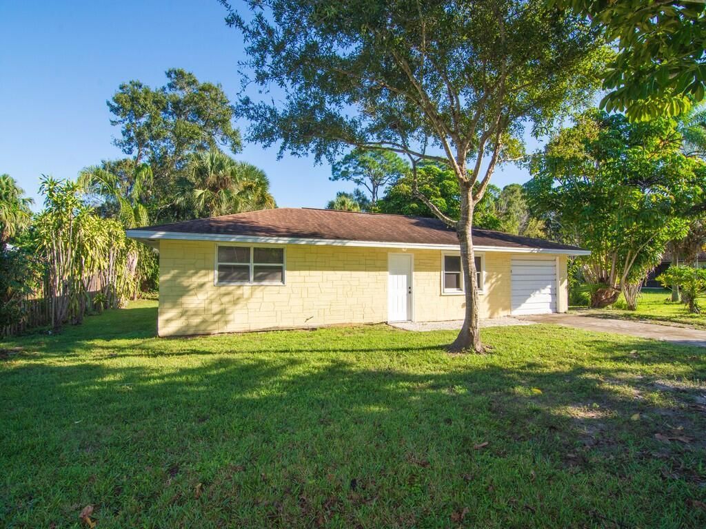 Photo of 8604 Brookline Avenue, Fort Pierce, FL 34951 (MLS # R10929266)