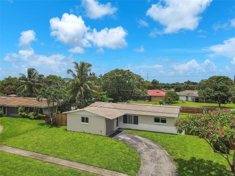 Tiny photo for 4861 NW 6TH Court, Plantation, FL 33317 (MLS # B26075654)