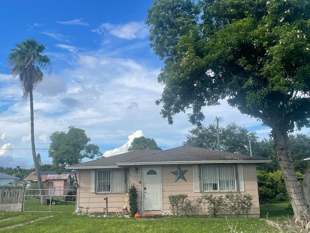 Photo of 1904 Rosarita Avenue, Fort Pierce, FL 34946 (MLS # R11026608)