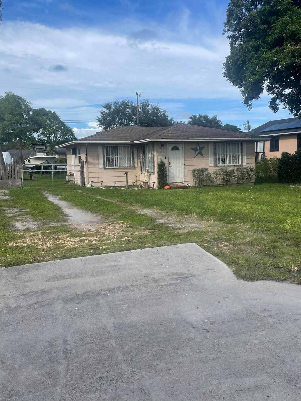 Photo of 1904 Rosarita Avenue, Fort Pierce, FL 34946 (MLS # R11026608)