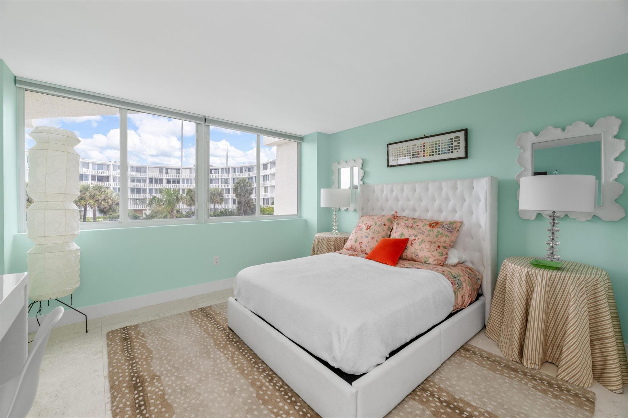 CARLYLE HOUSE CONDO - Residential