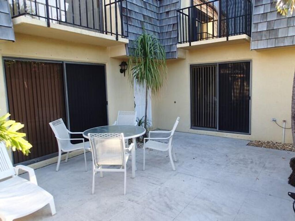 Photo of 61 Lake Arbor Drive, Palm Springs, FL 33461 (MLS # R10995732)