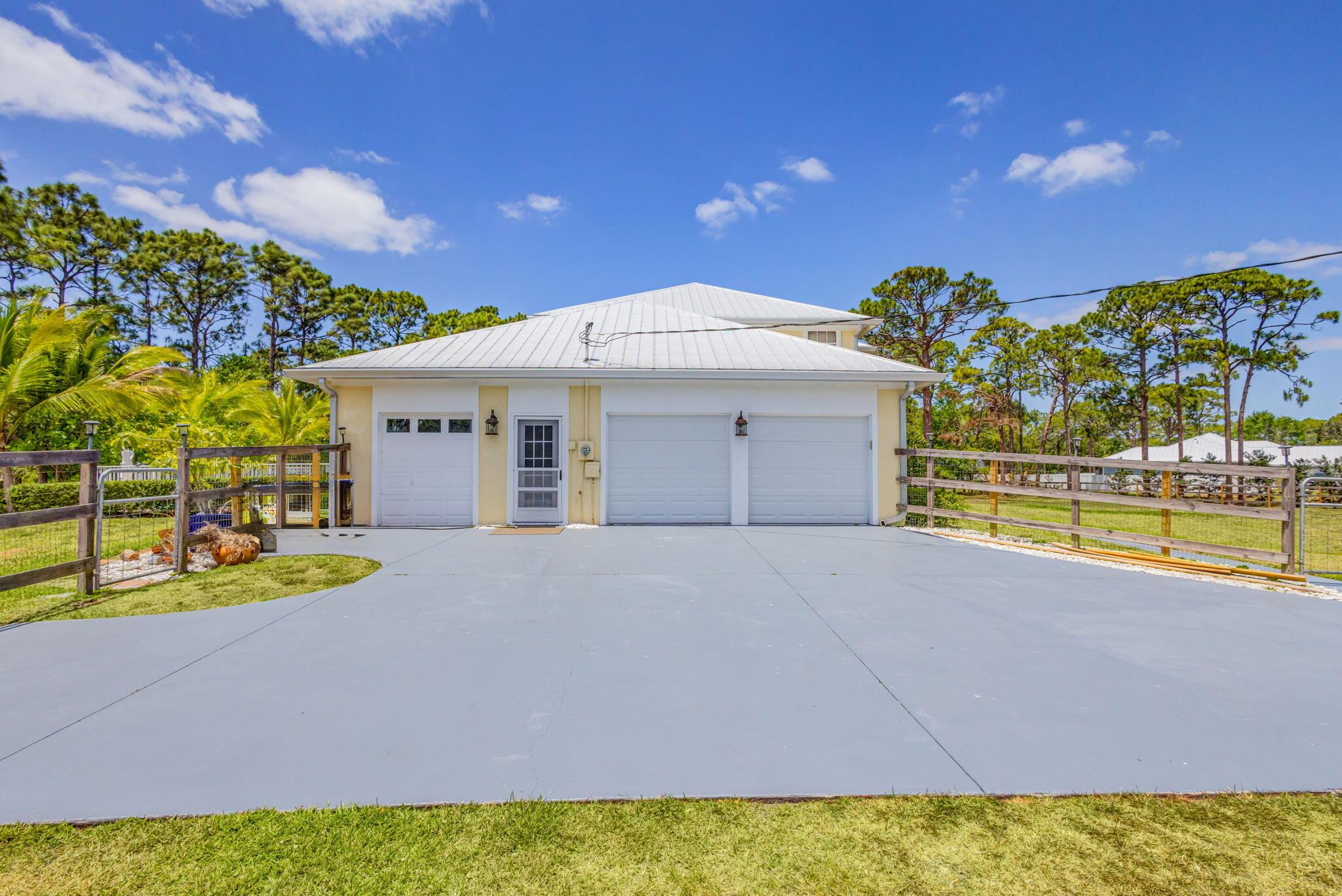 3202 SW Holly Lane
