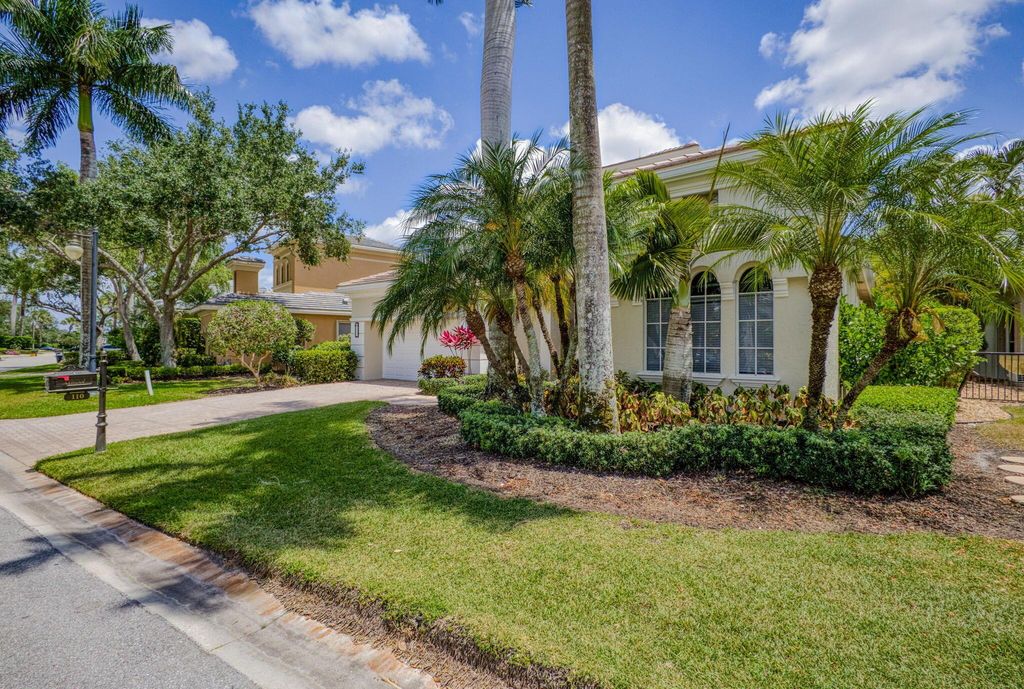 Photo of 110 Via Paradisio, Palm Beach Gardens, FL 33418 (MLS # R11086290)