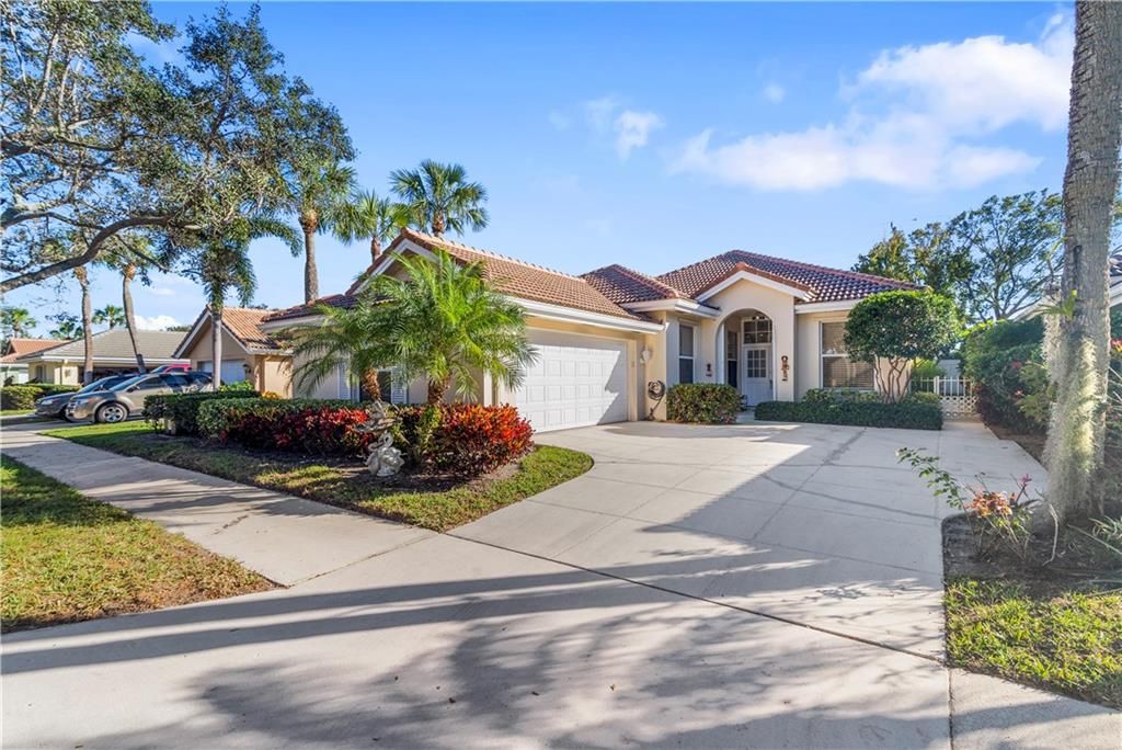 Photo of 204 Hampton Pl, Jupiter, FL 33458 (MLS # F10364305)