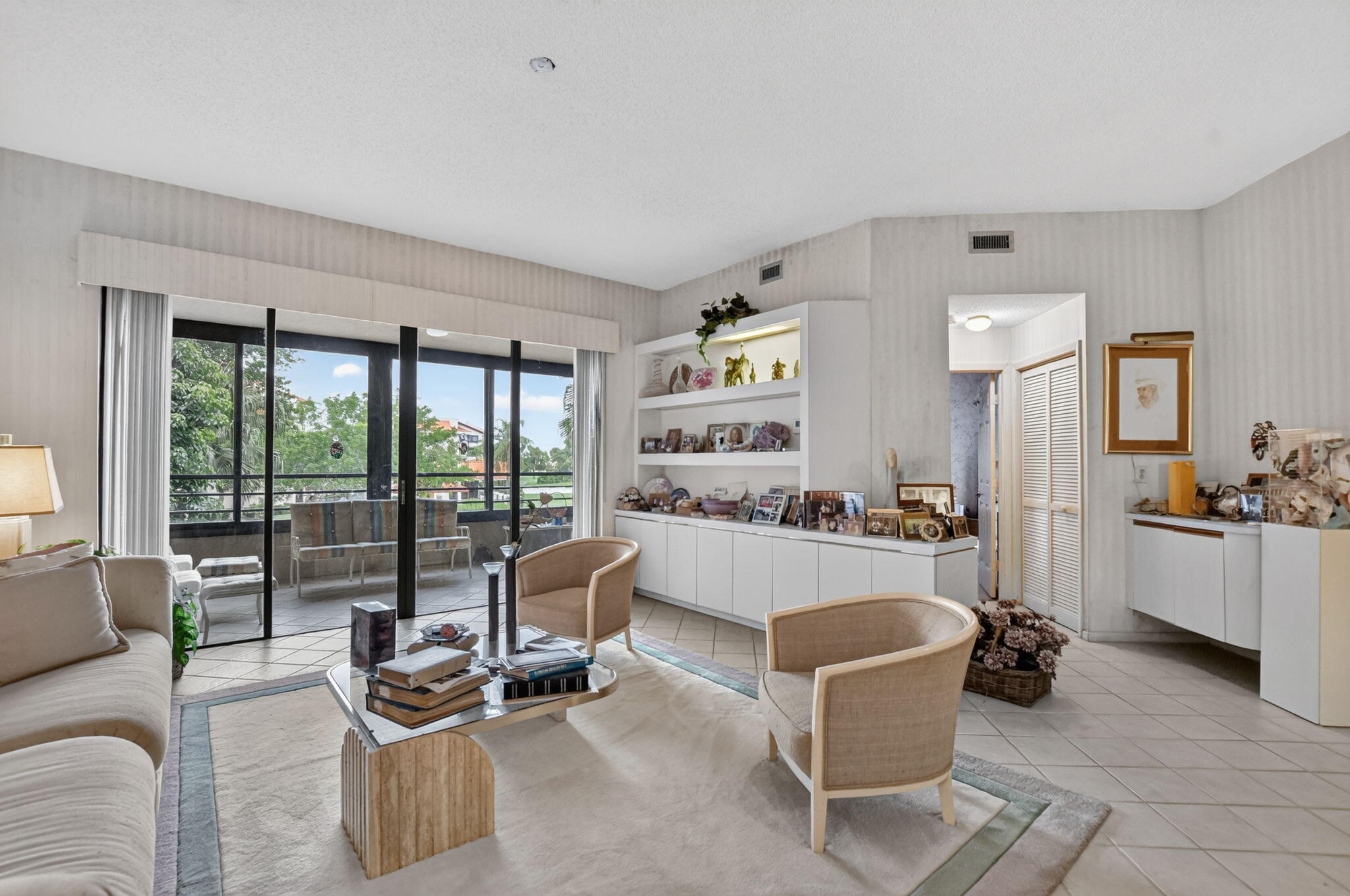 7535 LA PAZ Boulevard 201