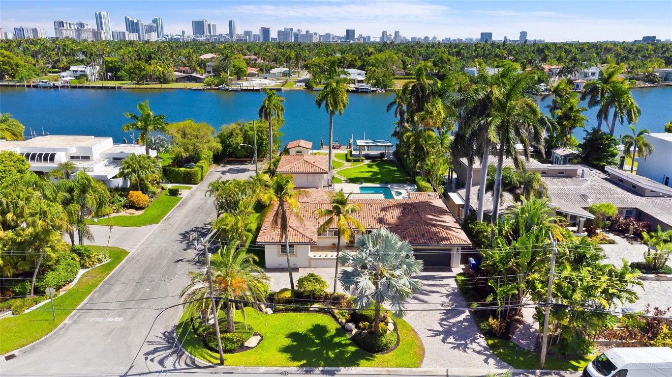 1100 N Northlake Drive