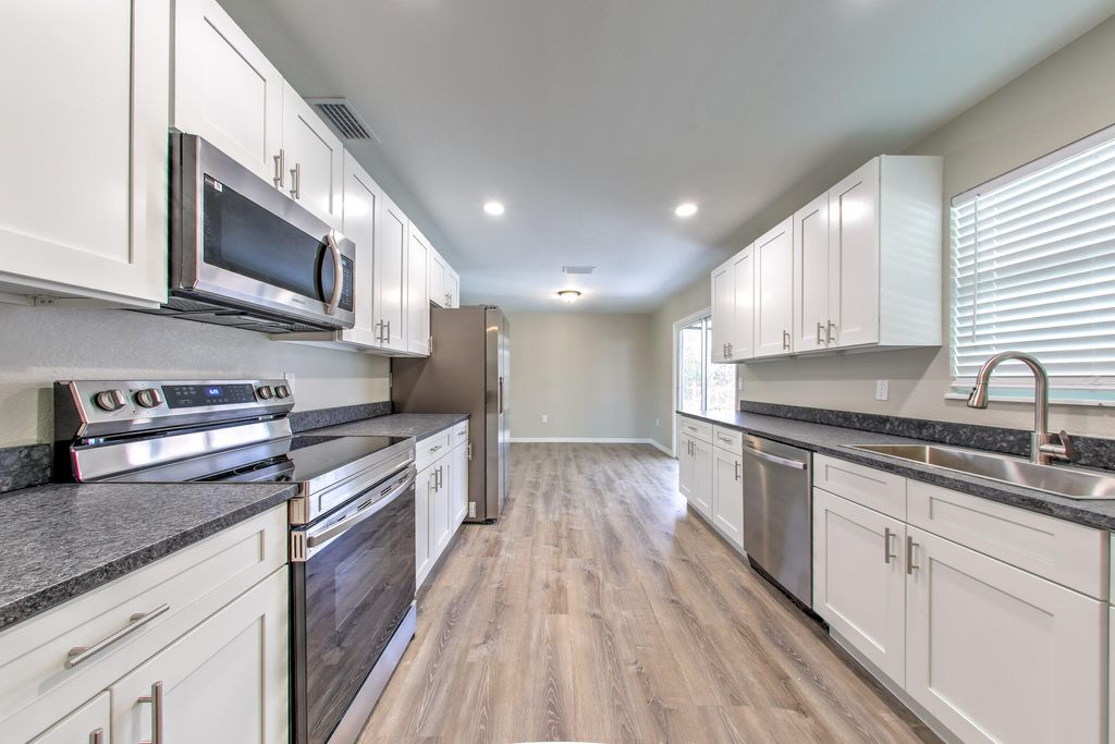 Photo of 5103 Sunset Boulevard, Fort Pierce, FL 34982 (MLS # R11164513)