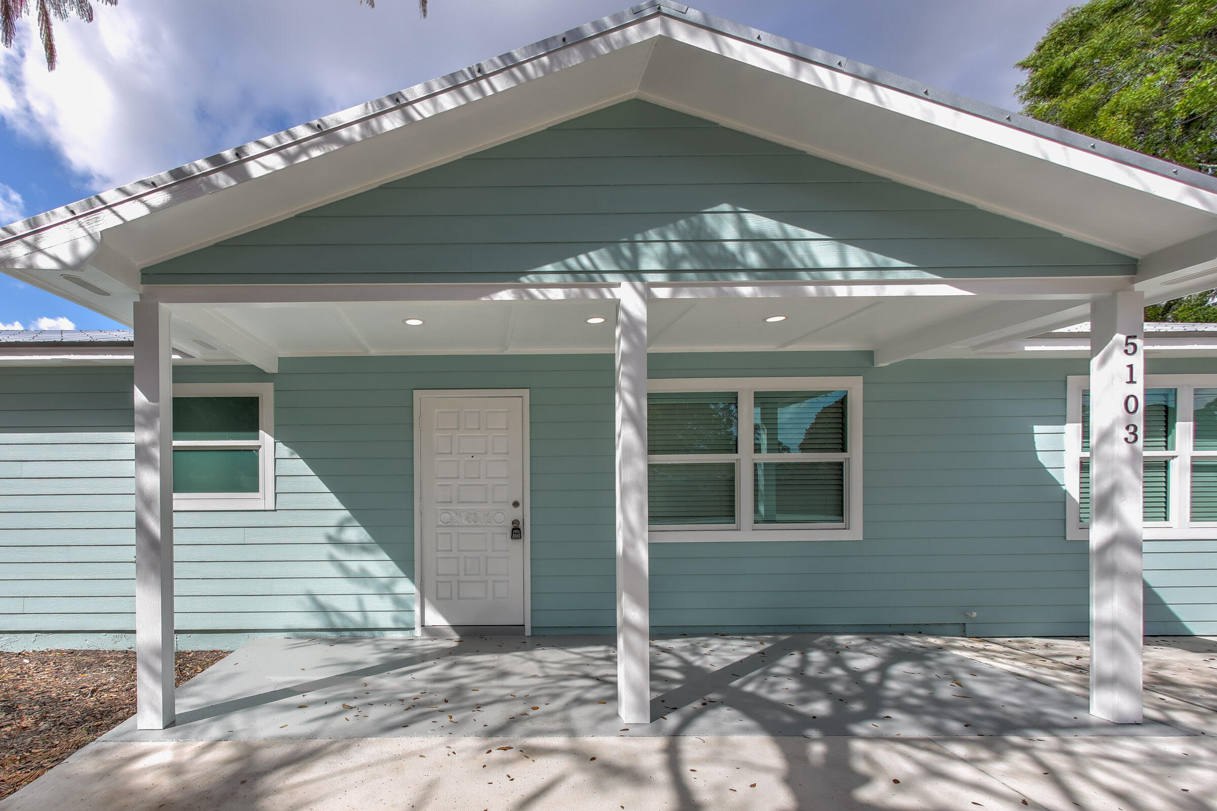 5103 Sunset Boulevard