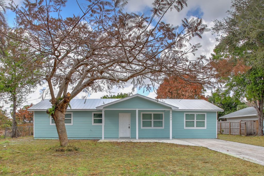 Photo of 5103 Sunset Boulevard, Fort Pierce, FL 34982 (MLS # R11164513)