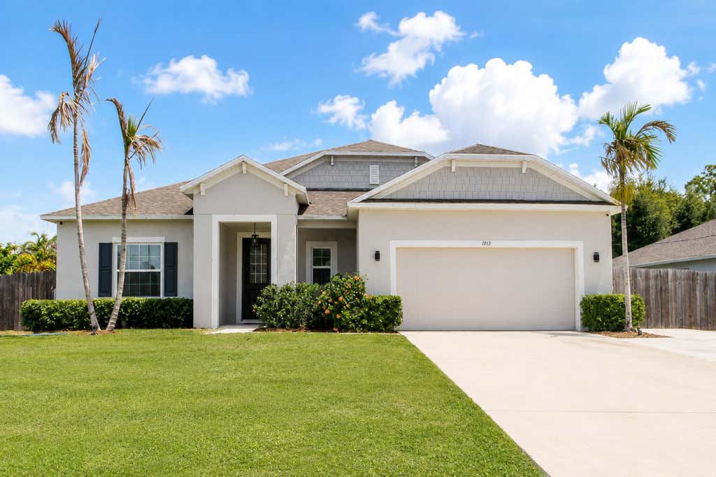Photo of 1013 SW EUREKA Avenue, Port Saint Lucie, FL 34953 (MLS # B26060393)