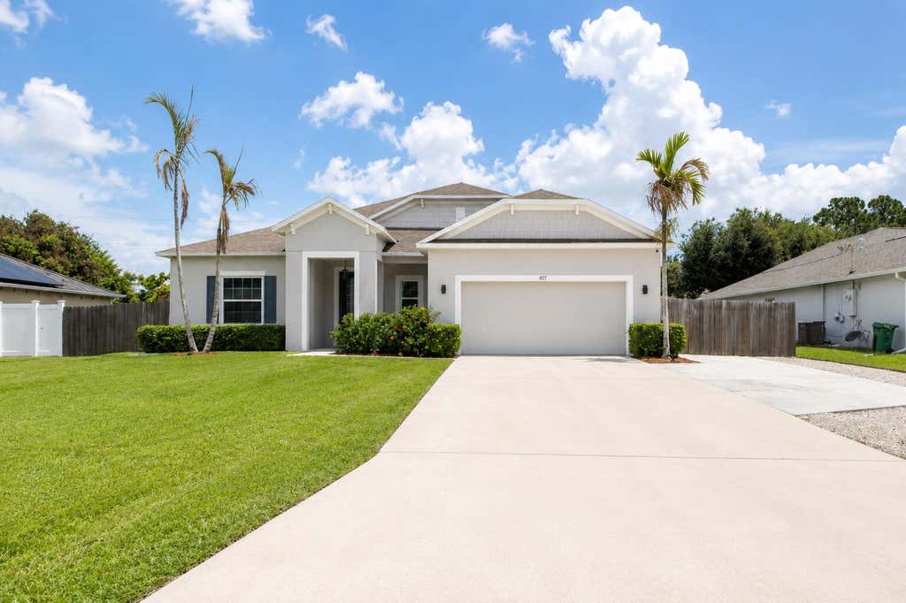 Photo of 1013 SW EUREKA Avenue, Port Saint Lucie, FL 34953 (MLS # B26060393)