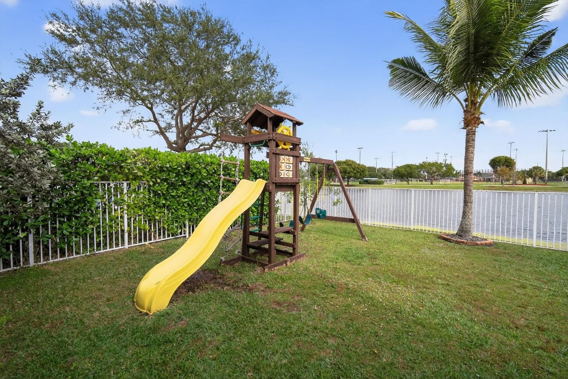 BANYAN TRAILS - Residential