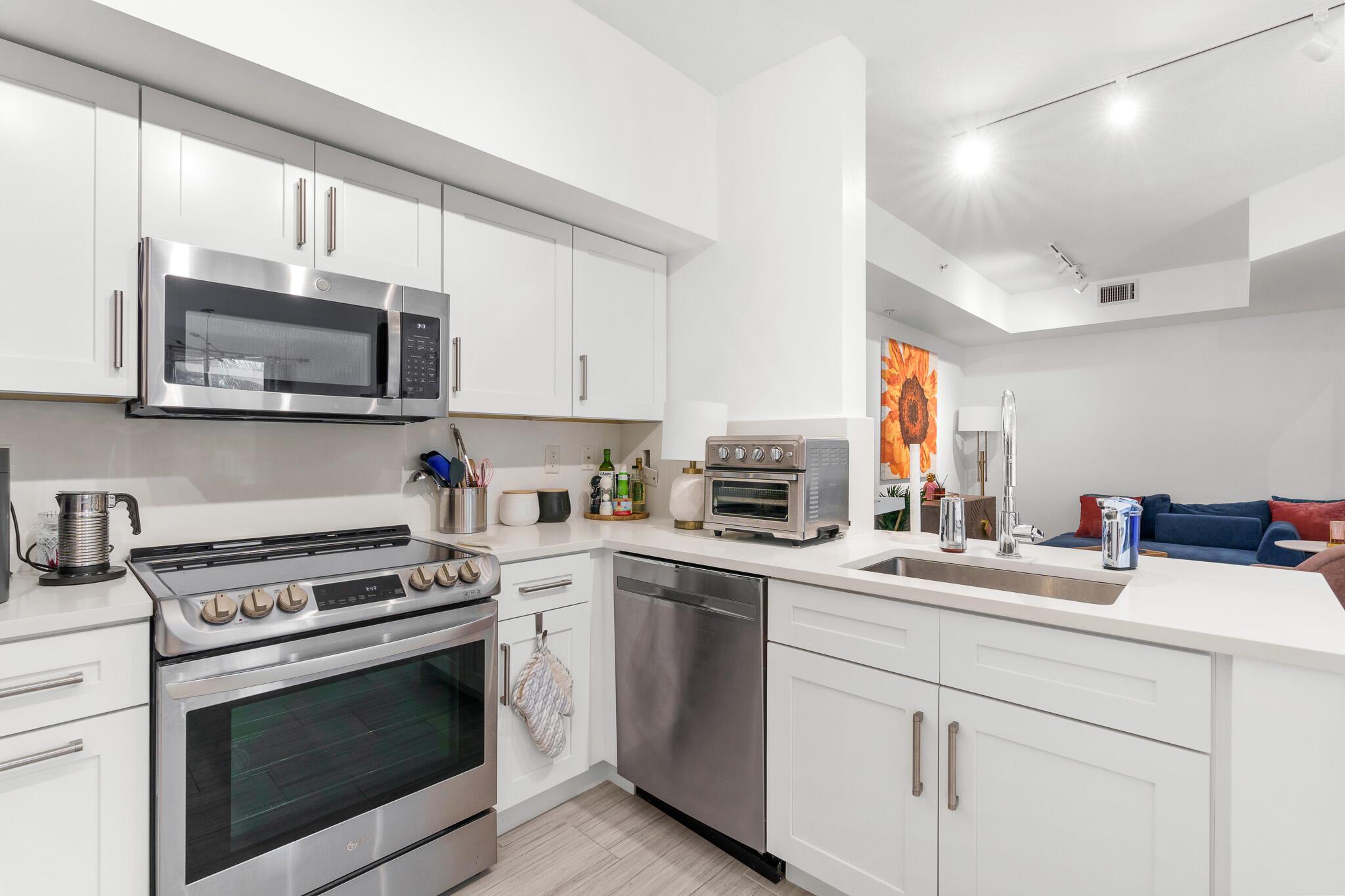 PINEAPPLE GROVE VILLAGE C - Residential Lease