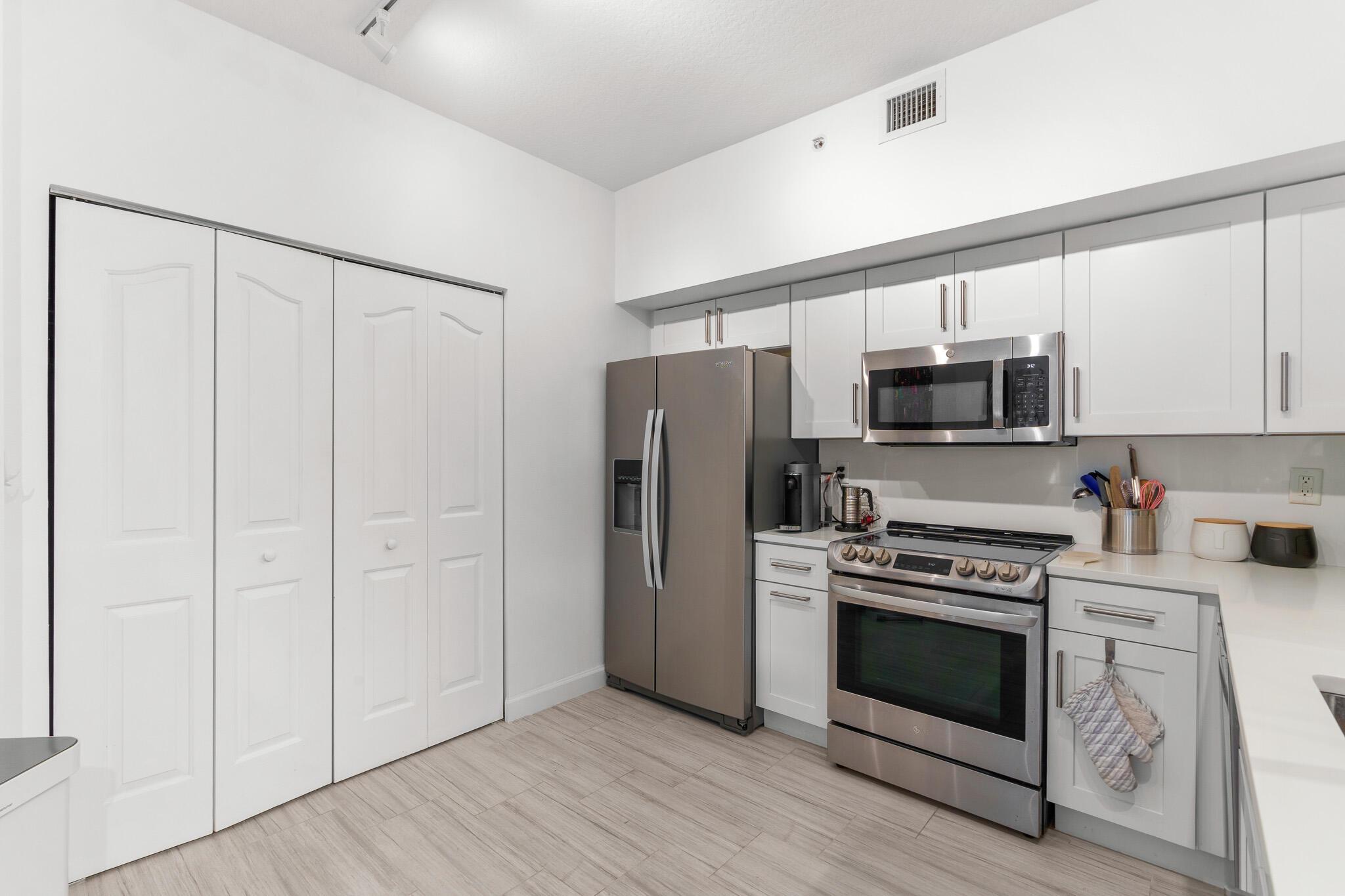 PINEAPPLE GROVE VILLAGE C - Residential Lease