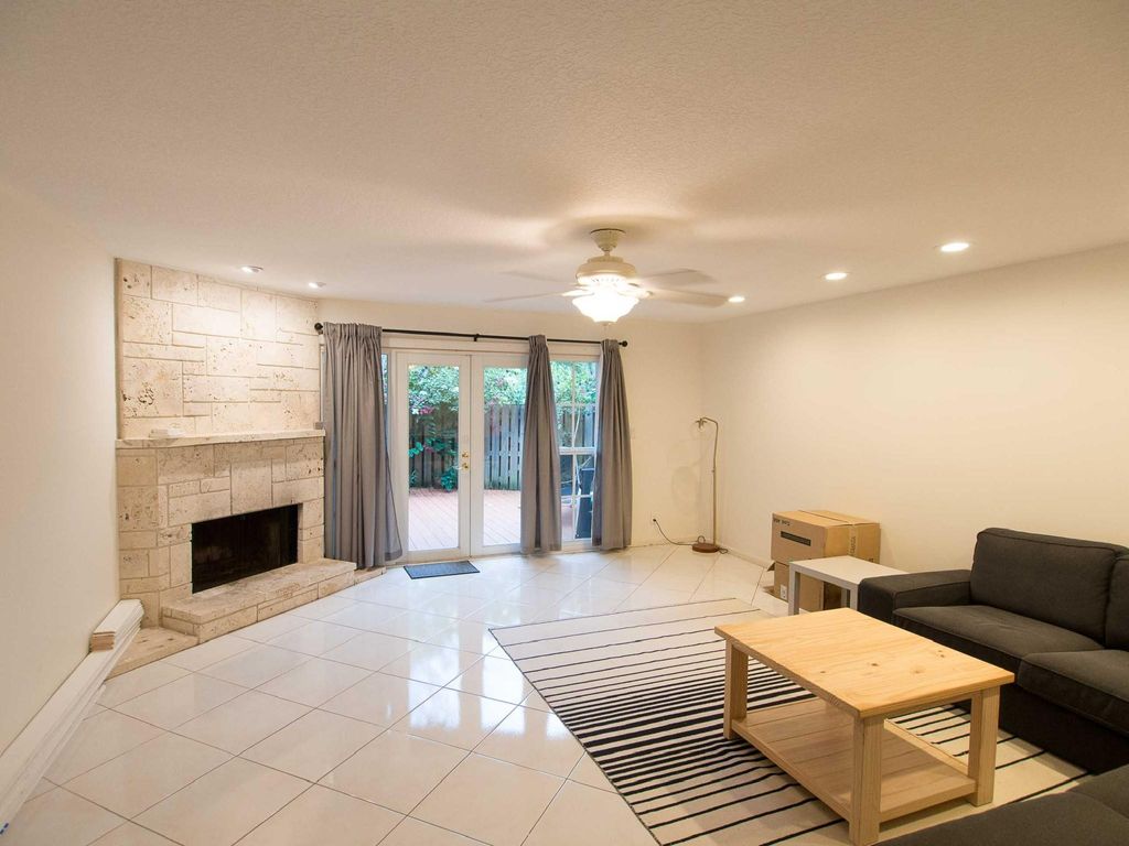 Photo of 929 SE 13th Street #7, Fort Lauderdale, FL 33316 (MLS # F10511005)