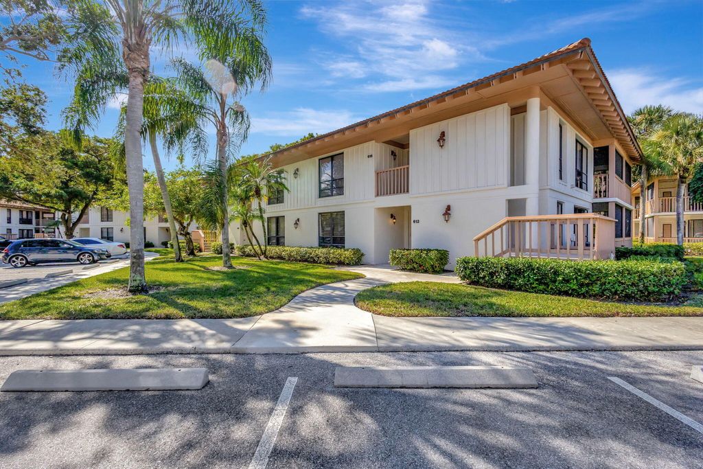 Photo of 612 Brackenwood Cove, Palm Beach Gardens, FL 33418 (MLS # R11040348)