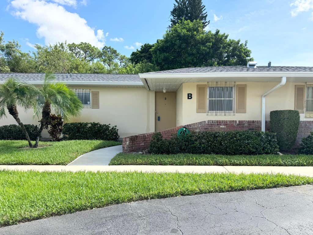 Photo of 2501 W Barkley Drive W #B, West Palm Beach, FL 33415 (MLS # R11028616)