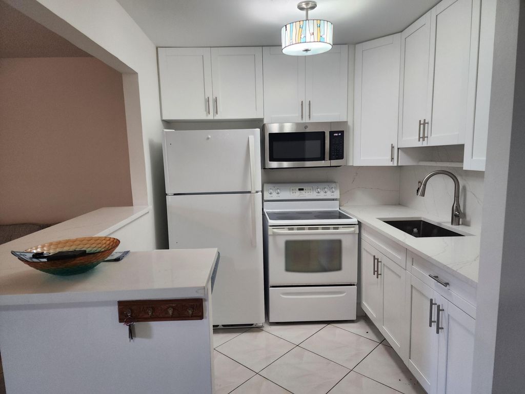 Photo of 200 Horizons 102 W #102, Boynton Beach, FL 33435 (MLS # R11023941)
