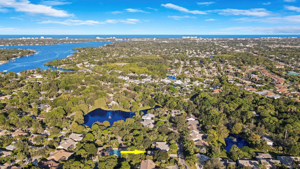 Photo of 5851 Stonewood Court, Jupiter, FL 33458 (MLS # R10929155)