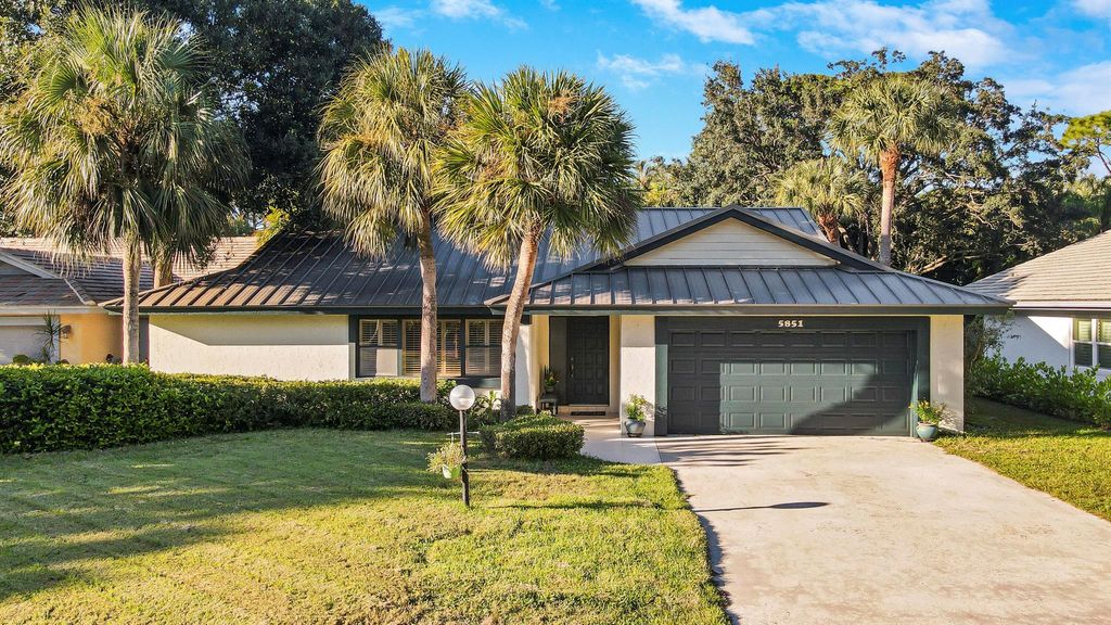 Photo of 5851 Stonewood Court, Jupiter, FL 33458 (MLS # R10929155)