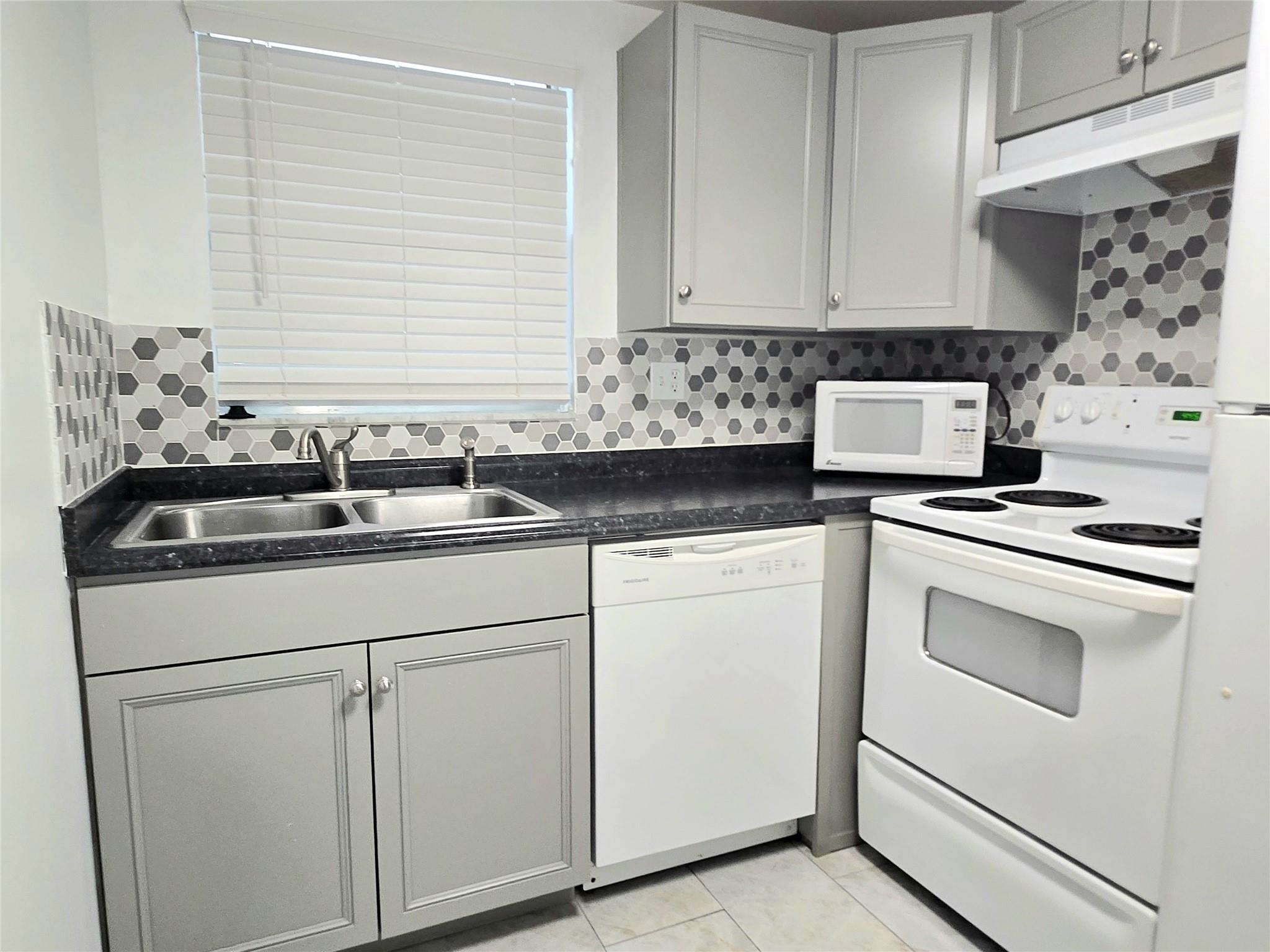 6503 Winfield Blvd 107-D