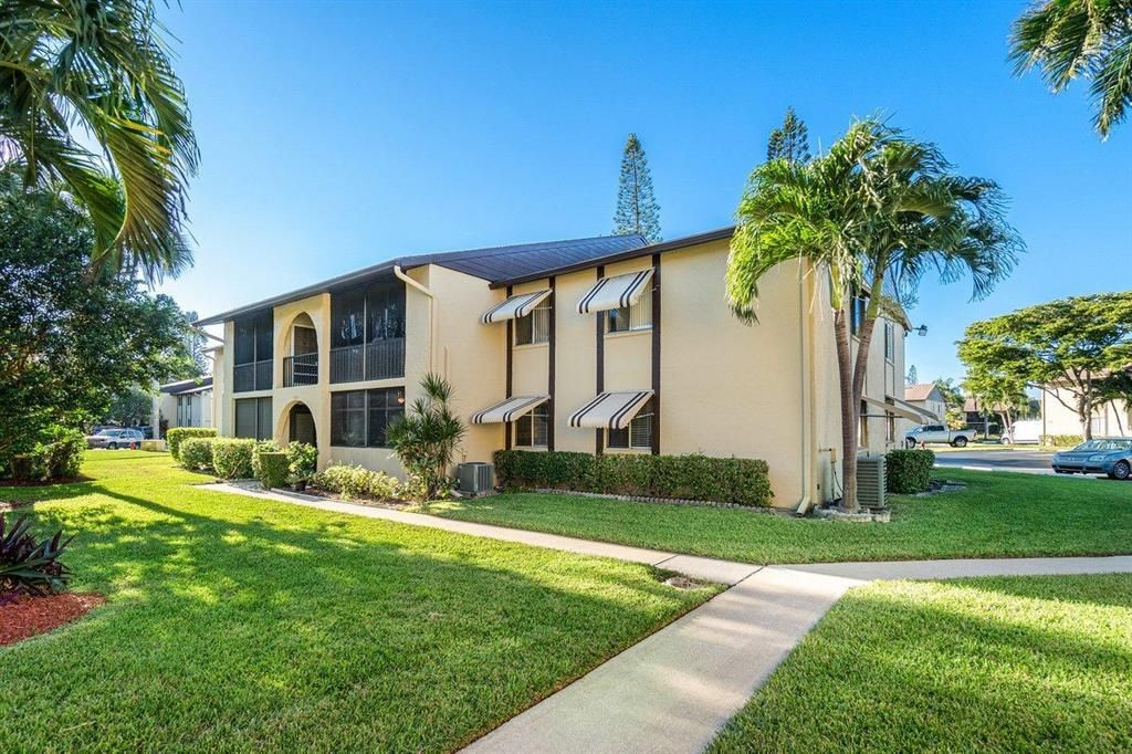 Photo of 313 Pine Ridge Circle Cir #B-1, Green Acres, FL 33463 (MLS # R10678491)