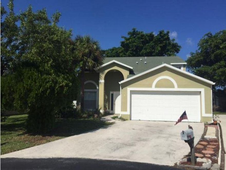 Vacant on Combo.Use showing assist to make appointment. 

Call LA if any if you have any questions.

The Stairs Carpet will be replaced by laminated wood floor.