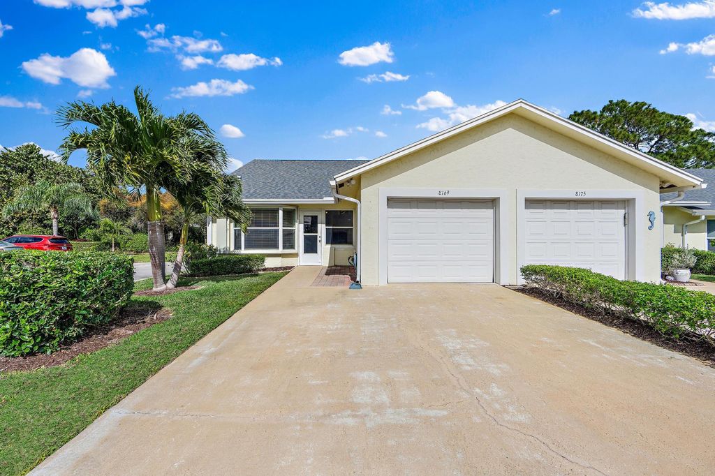Photo of 8169 SE Fox Hill Place, Hobe Sound, FL 33455 (MLS # R10957946)