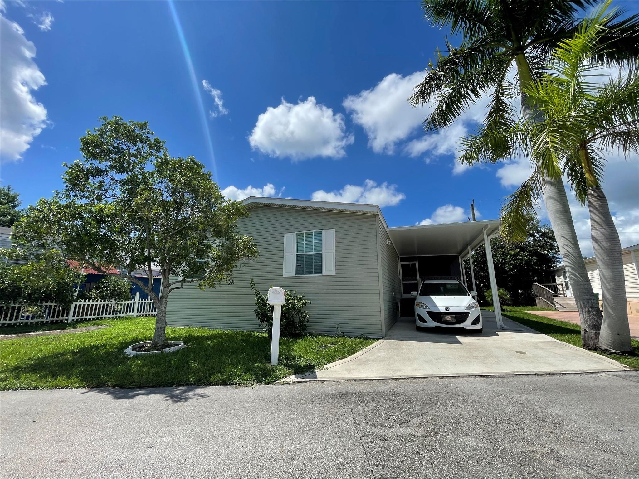 Beautiful 3/2 double wide with carport - shed - screened in patio on oversized lot - - split bedroom plan - -eat in kitchen - -assoc. states it is HOPA verified - -financing is available - -priced right fore quick sale - -truly a must see.........