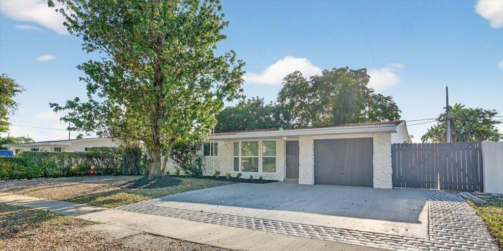 Photo of 710 SW 67th Avenue, Pembroke Pines, FL 33023 (MLS # B26008570)