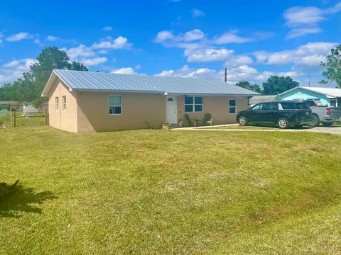 7677 NW 90th Court Okeechobee FL 34972