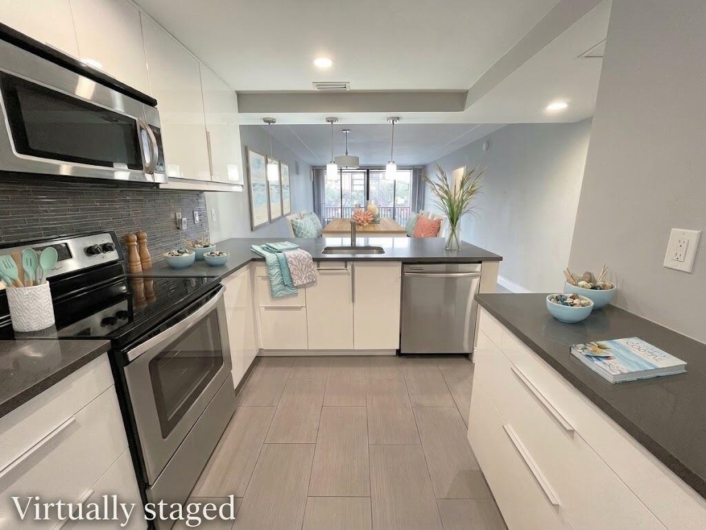 3 Royal Palm Way 205