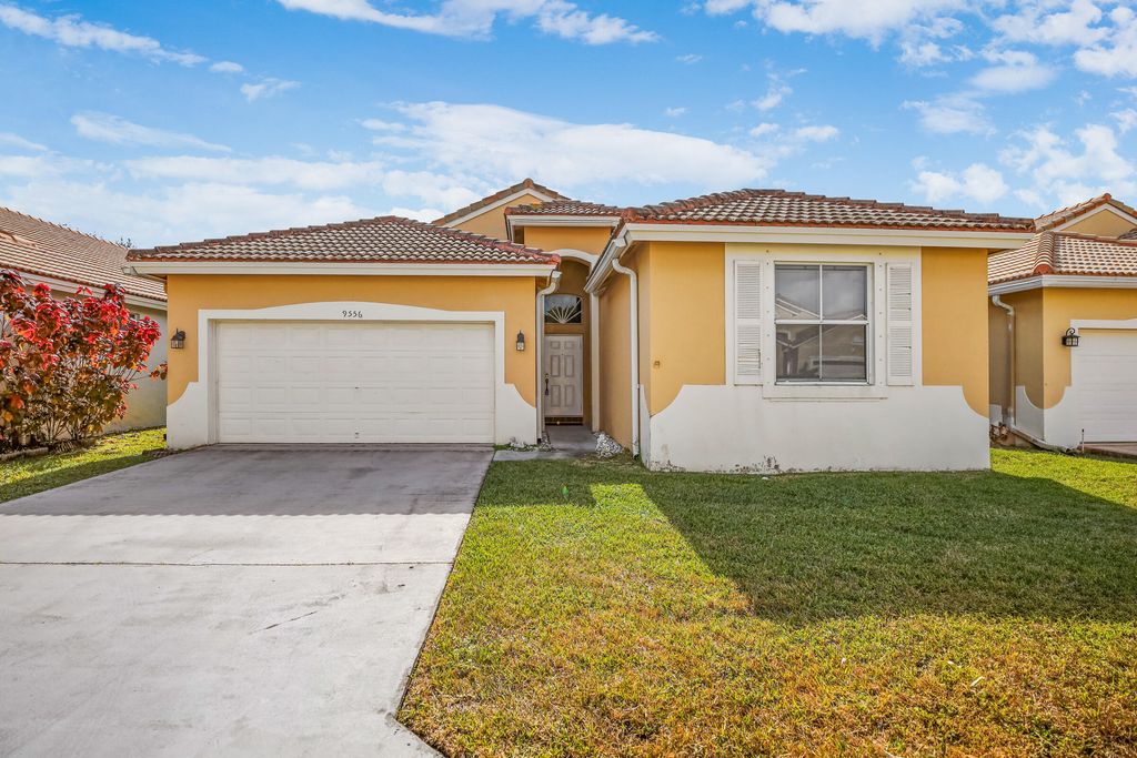 Photo of 9556 Lago Drive, Boynton Beach, FL 33472 (MLS # R11047158)