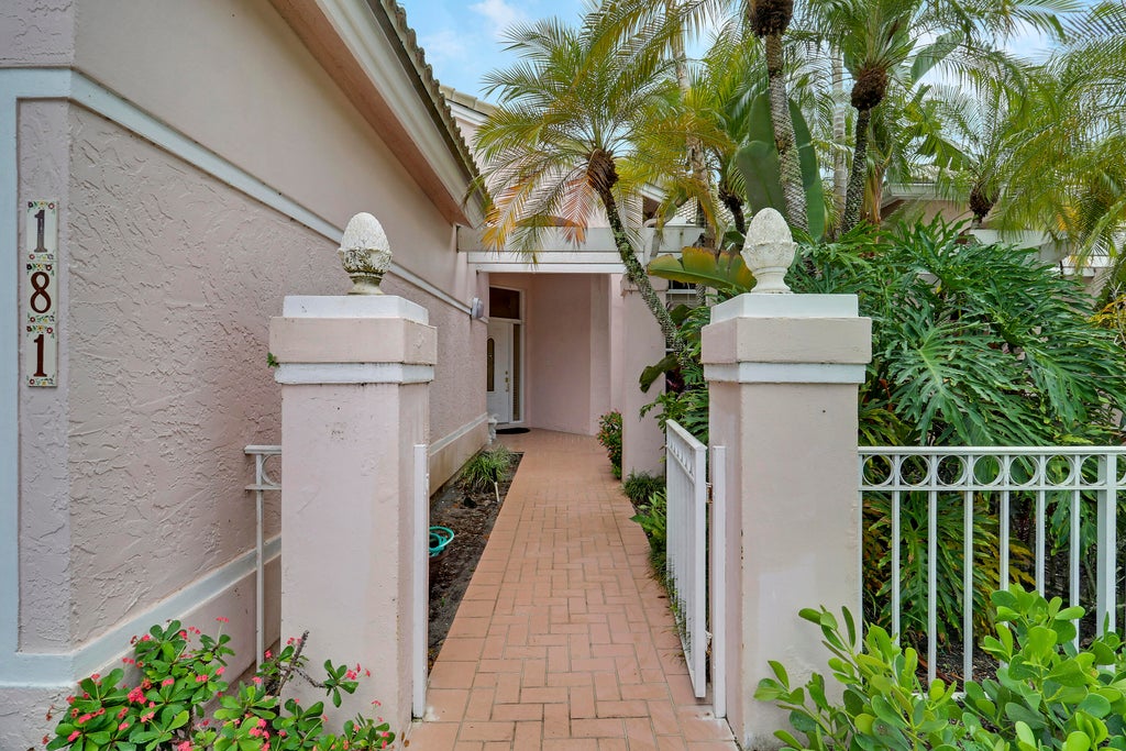 Photo of 181 Green Point Circle #181, Palm Beach Gardens, FL 33418 (MLS # B26069386)