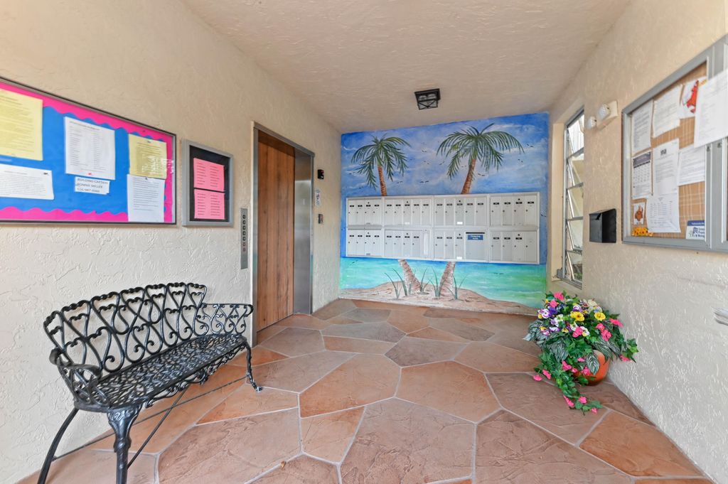 Photo of 7286 Huntington Lane #402, Delray Beach, FL 33446 (MLS # R11141551)